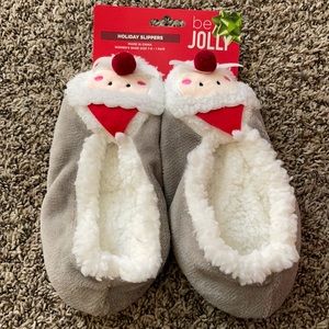 Holiday slippers woman’s shoe size 7-8 NWT